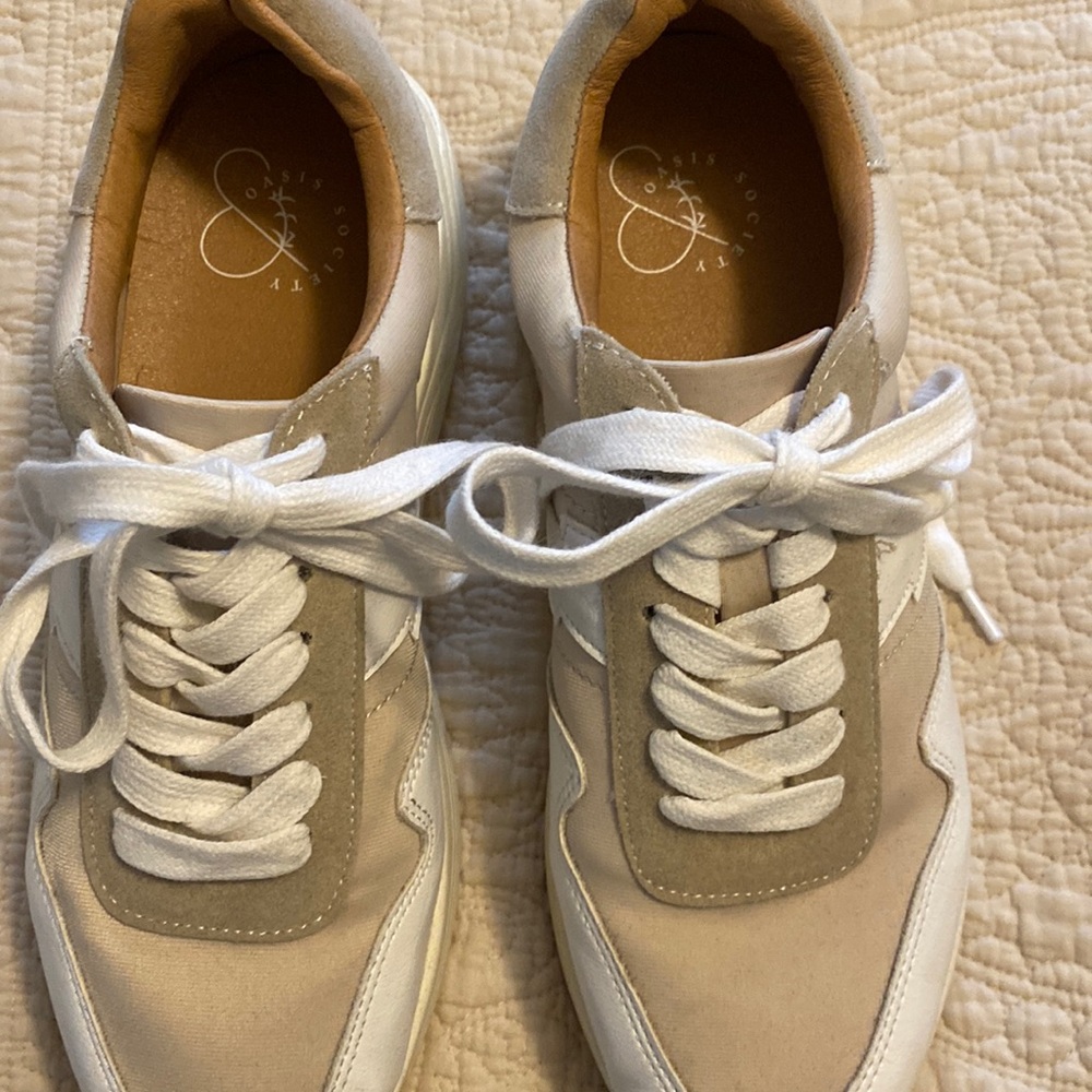 Vici sneakers  worn 2-3 times